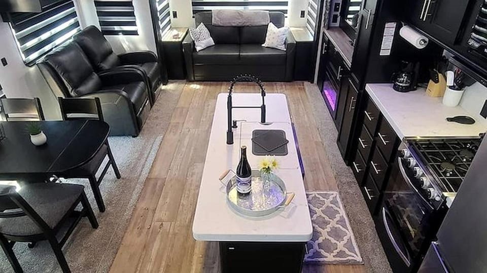 Comfortable Family-Friendly RV Suite with Loft, Private Deck & Firepit Near Williams, Arizona House in Williams