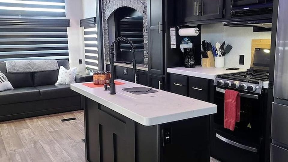 Comfortable Family-Friendly RV Suite with Loft, Private Deck & Firepit Near Williams, Arizona House in Williams