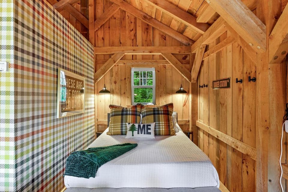 Cozy Woodland Cabin Retreat – Peaceful Escape in Nature in Bethel, Maine Cabin in Bethel