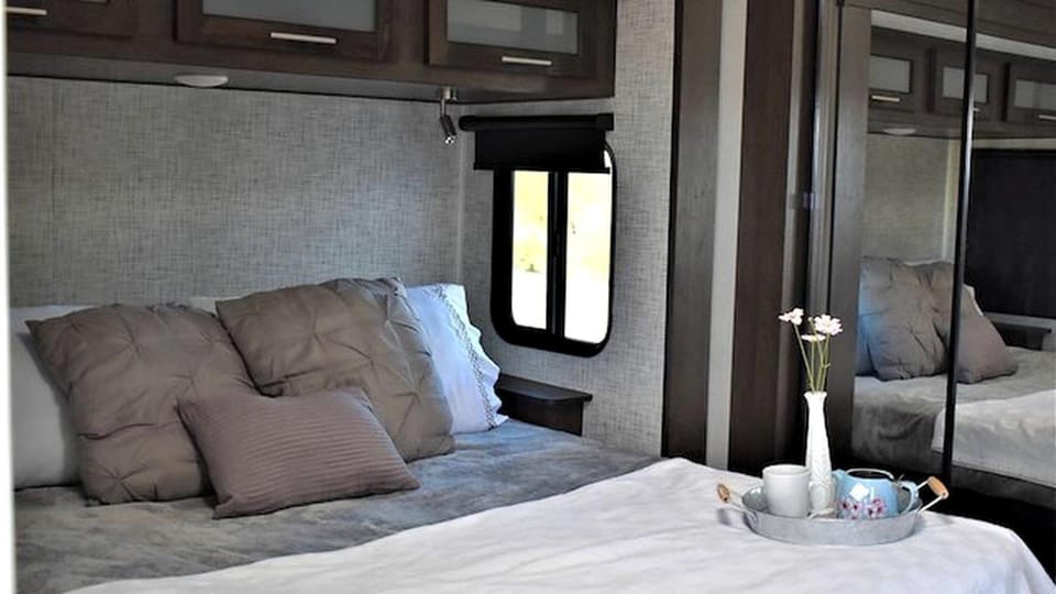 Luxury Glamping Suite with Private Deck, Firepit & Fireplace Near Williams, Arizona House in Williams