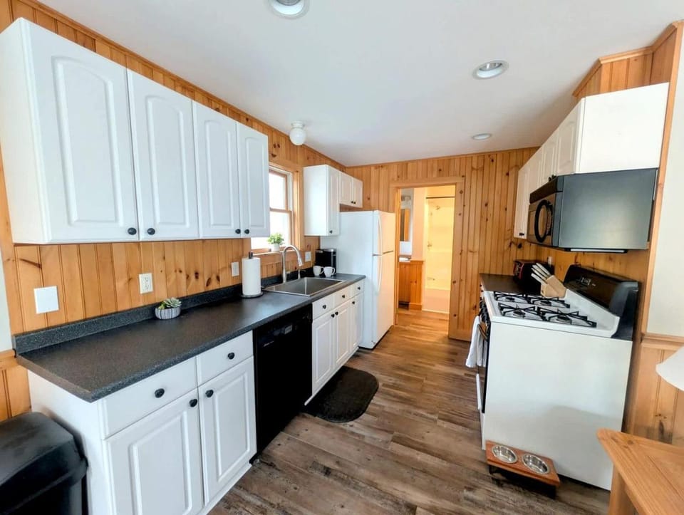 Peaceful Pet-Friendly Retreat with Workspace Near Acadia National Park in Trenton, Maine House in Trenton