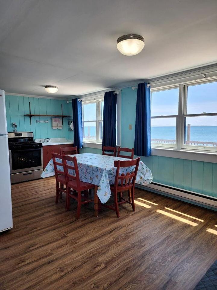 Slow Down by the Sea in a Peaceful Coastal Retreat in North Truro, Massachusetts House in North Truro