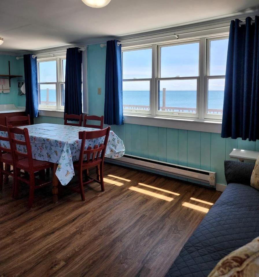 Slow Down by the Sea in a Peaceful Coastal Retreat in North Truro, Massachusetts House in North Truro