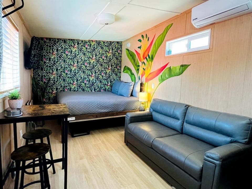 Romantic Hillside Tiny House with Scenic Views & Private Patio Near San Diego, El Cajon CA House in El Cajon