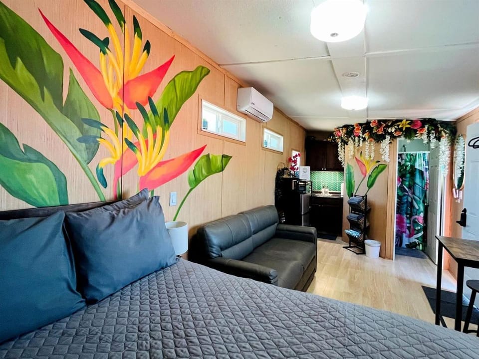 Romantic Hillside Tiny House with Scenic Views & Private Patio Near San Diego, El Cajon CA House in El Cajon