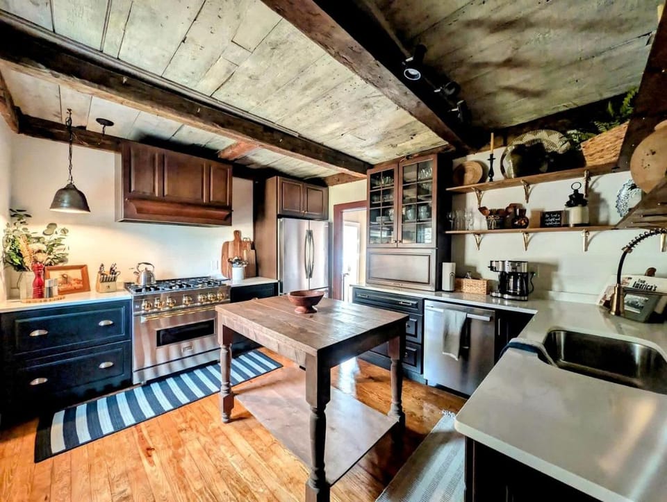 Elegant Luxury Cottage with Fire Pit Near Carrying Place Beach in Surry, Maine House in Surry