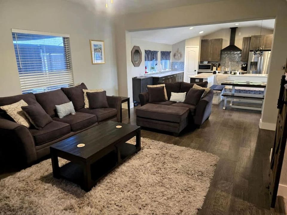 Spacious Lakefront Retreat House with 1100sqft Sports Bar Patio & Hot Tub Near Little Elm Beach, Little Elm, Texas House in Little Elm