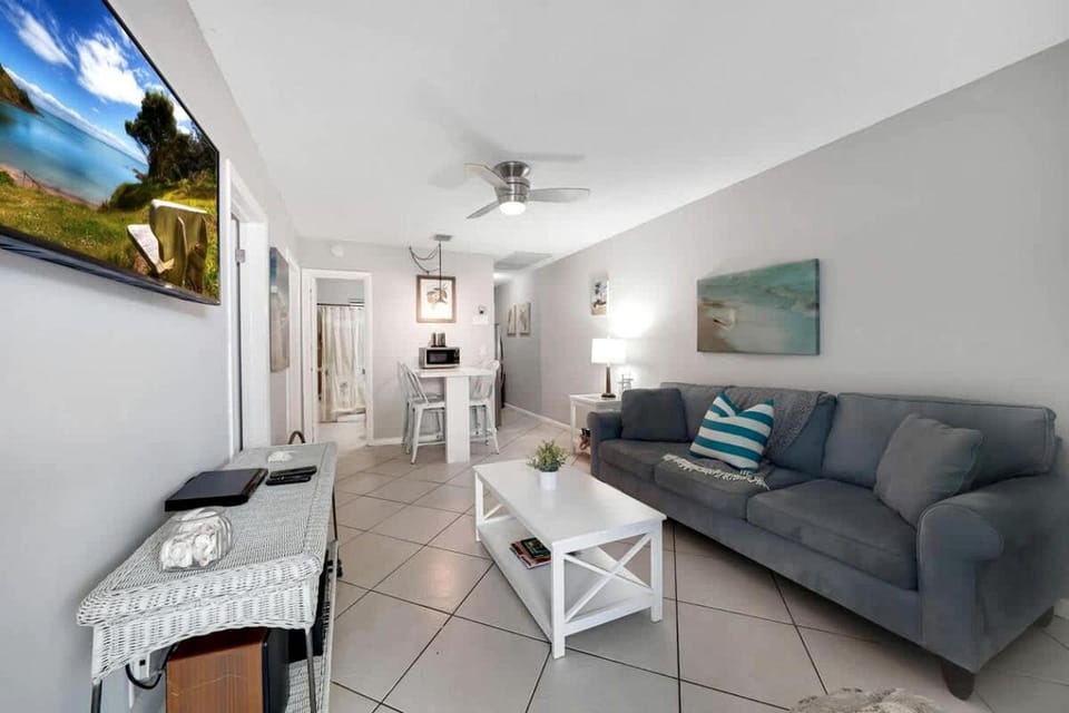 Cozy Beachside Bungalow with Shared Courtyard Near Singer Island Beach, West Palm Beach Florida House in Riviera Beach