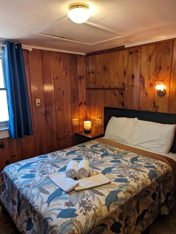 Beachfront Cottages with Private Access & Ocean Views in North Truro, Massachusetts House in North Truro