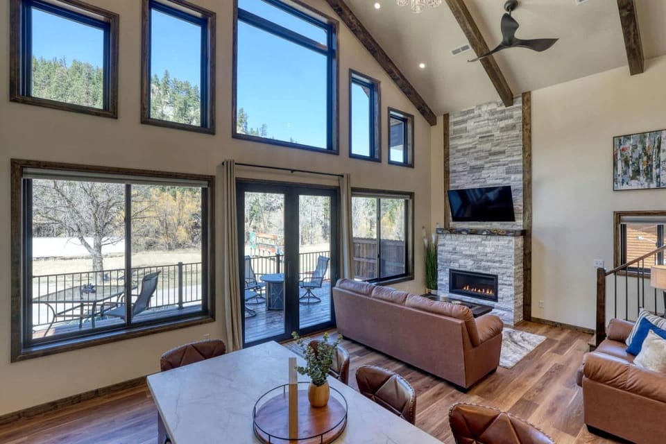 Luxury Black Hills Chalet with Hot Tub Near Mount Rushmore, Keystone SD House in Keystone