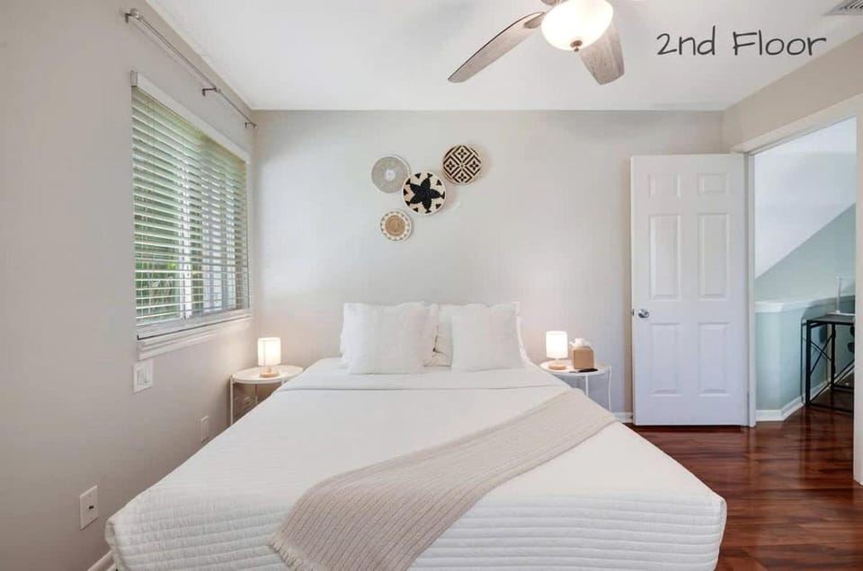 Serene Vacation Home with Screened Pool & River Access Near Beaches, Dining & Shopping in Jupiter, Florida House in Jupiter