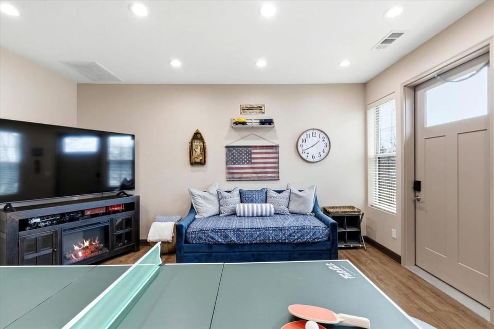 Lakeview Game Loft Retreat with Private Beach Access near Little Elm Beach, Little Elm, Texas House in Little Elm