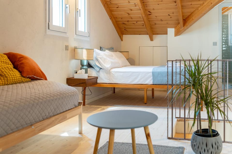 Bed, Seating area, Bedroom