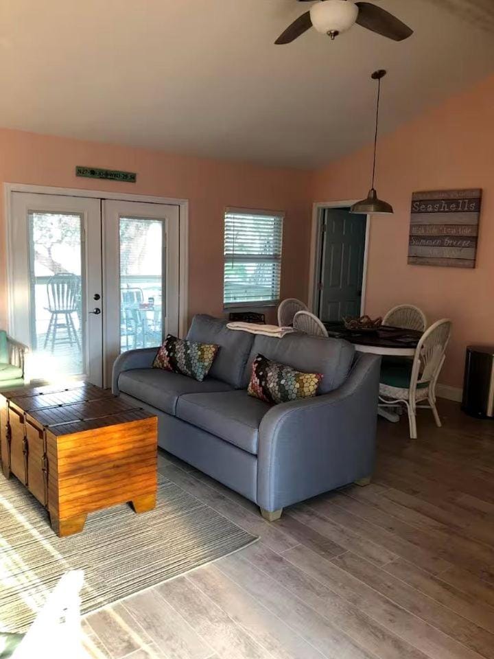 Beautiful Riverfront Bungalow for a Wonderful Family Getaway in Micco, Florida House in Micco