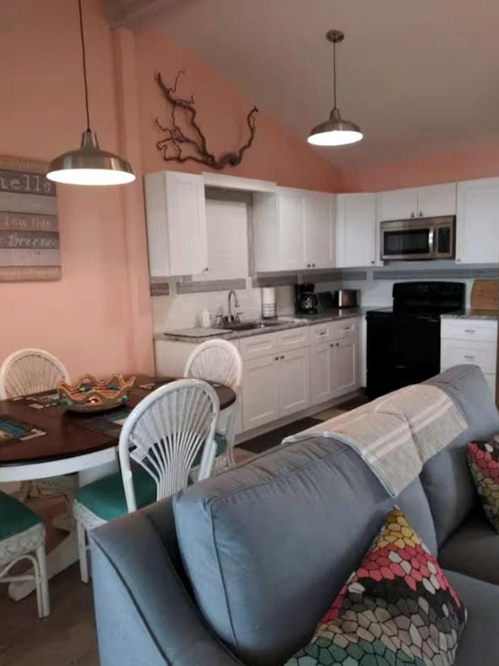 Beautiful Riverfront Bungalow for a Wonderful Family Getaway in Micco, Florida House in Micco