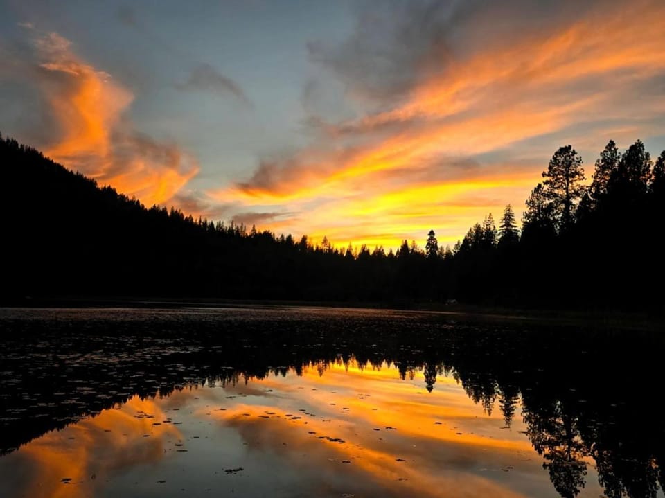 Scenic Off-Grid Campsite Overlooking Crystal Clear Lake in Sagle, Idaho House in Sagle