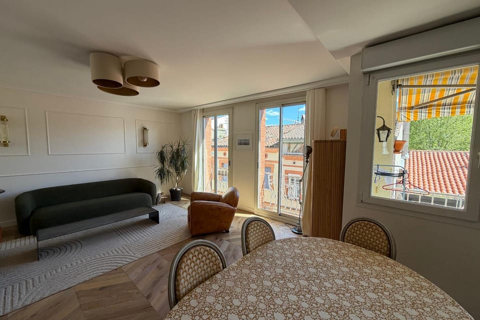 Large 105m Apt with Terrace & Parking Apartment in Toulouse