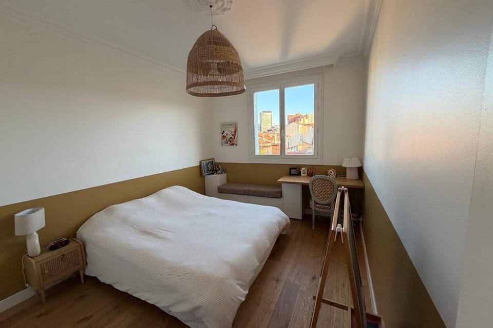 Large 105m Apt with Terrace & Parking Apartment in Toulouse