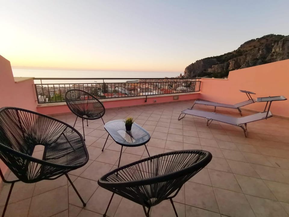 View (from property/room), Balcony/Terrace, Balcony/Terrace, sunbed