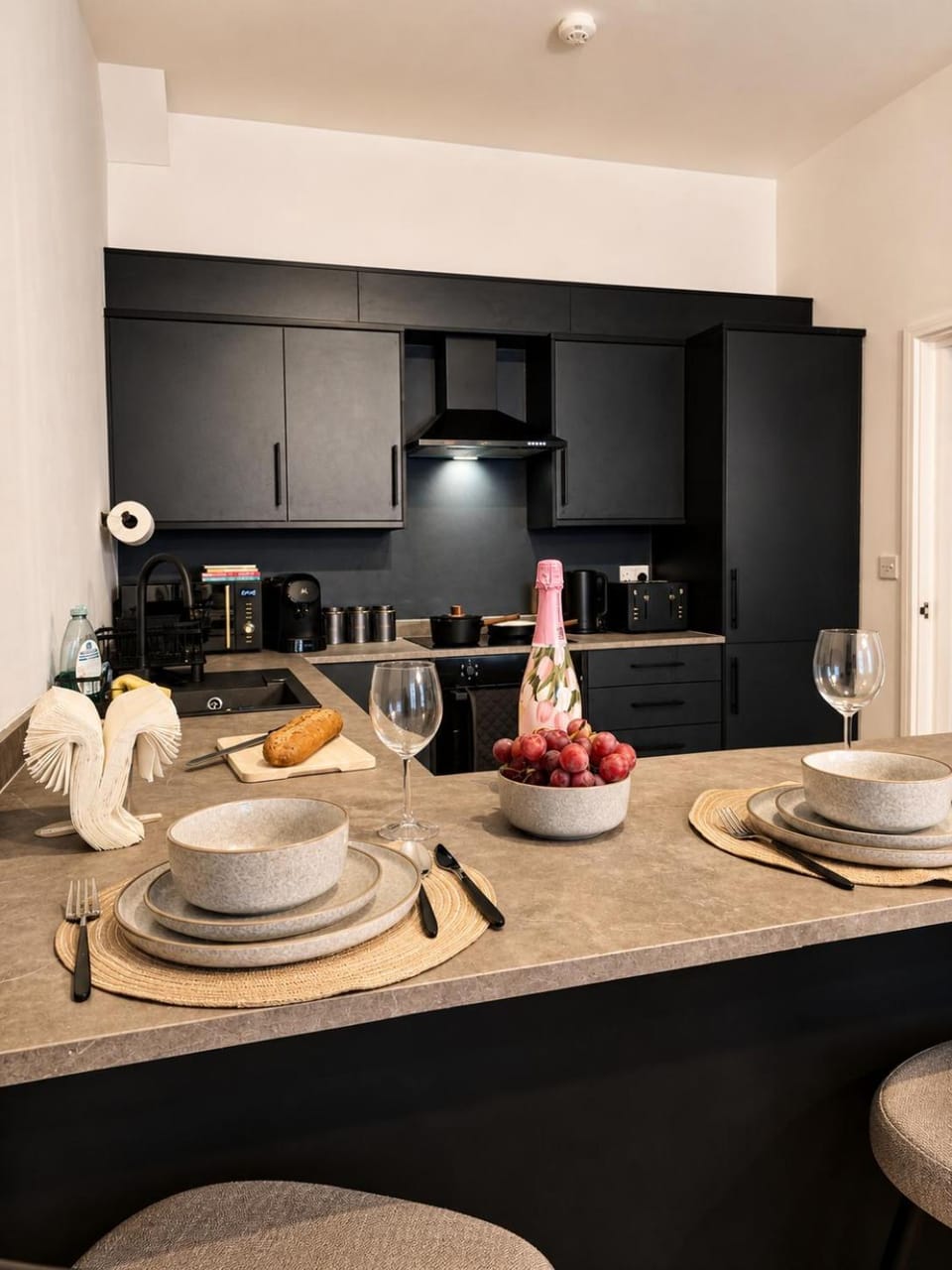 Coffee/tea facilities, Kitchen or kitchenette, Dining area, toaster, kitchen, kitchen