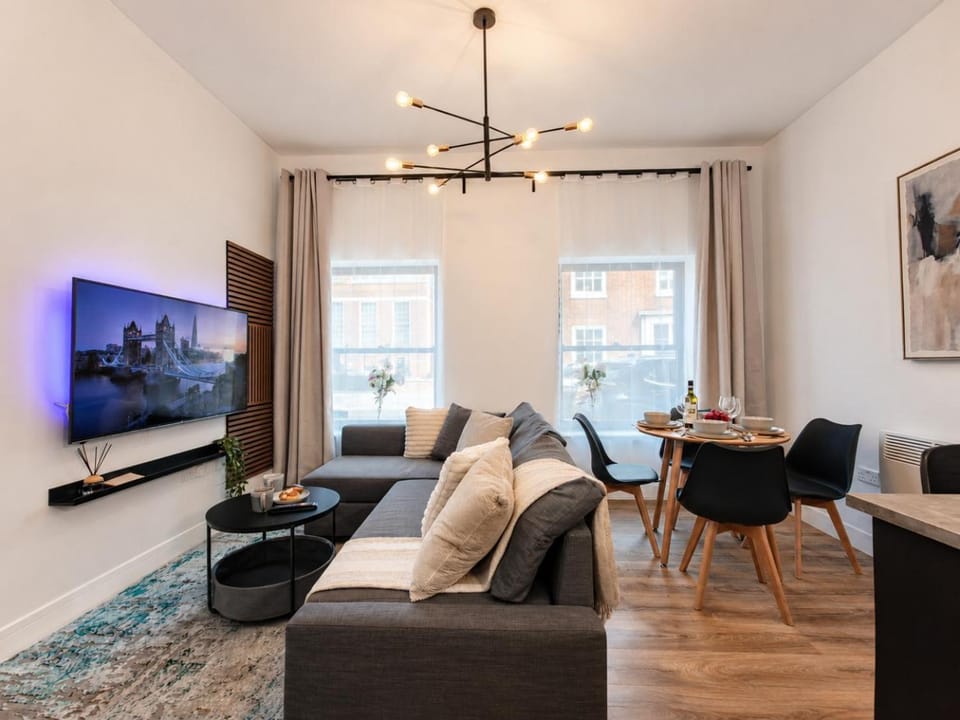 Bed, Day, TV and multimedia, Living room, Dining area