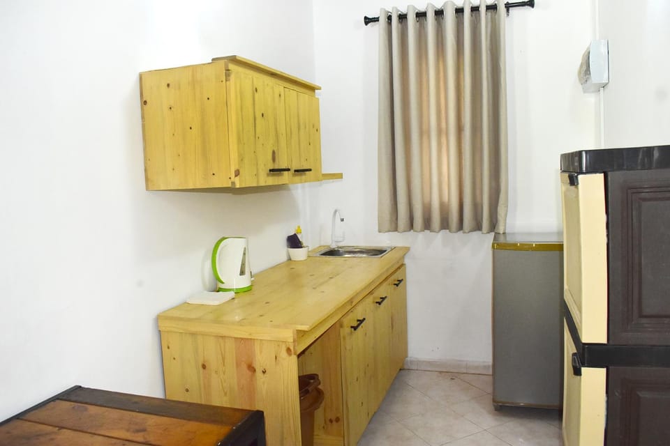 Restaurant/places to eat, Kitchen or kitchenette, kitchen