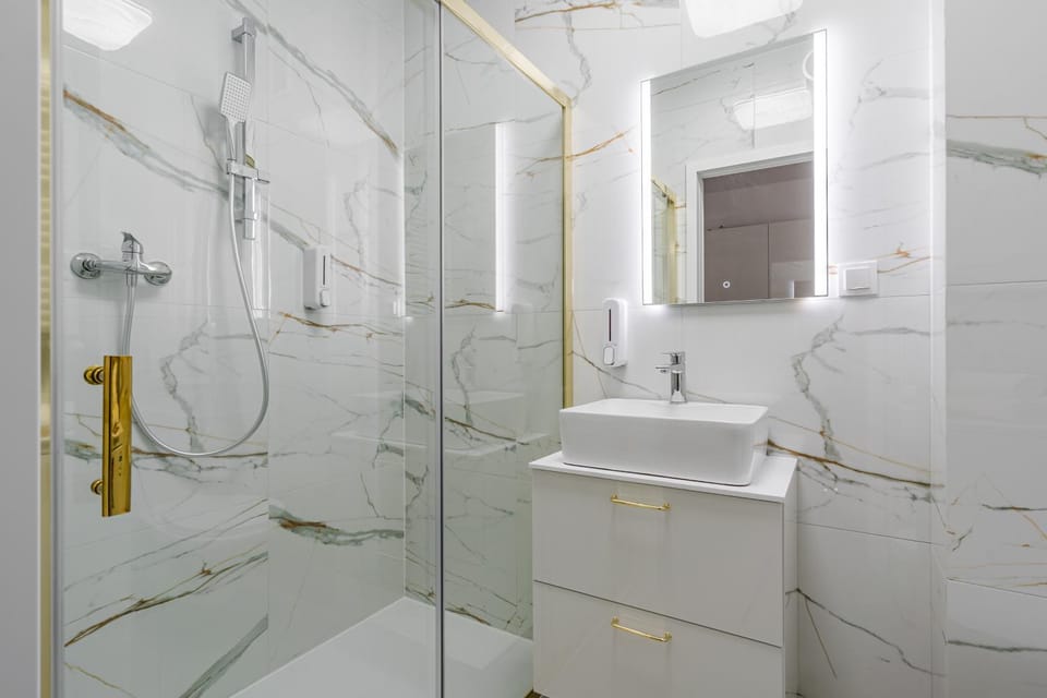 Shower, Bathroom, towels