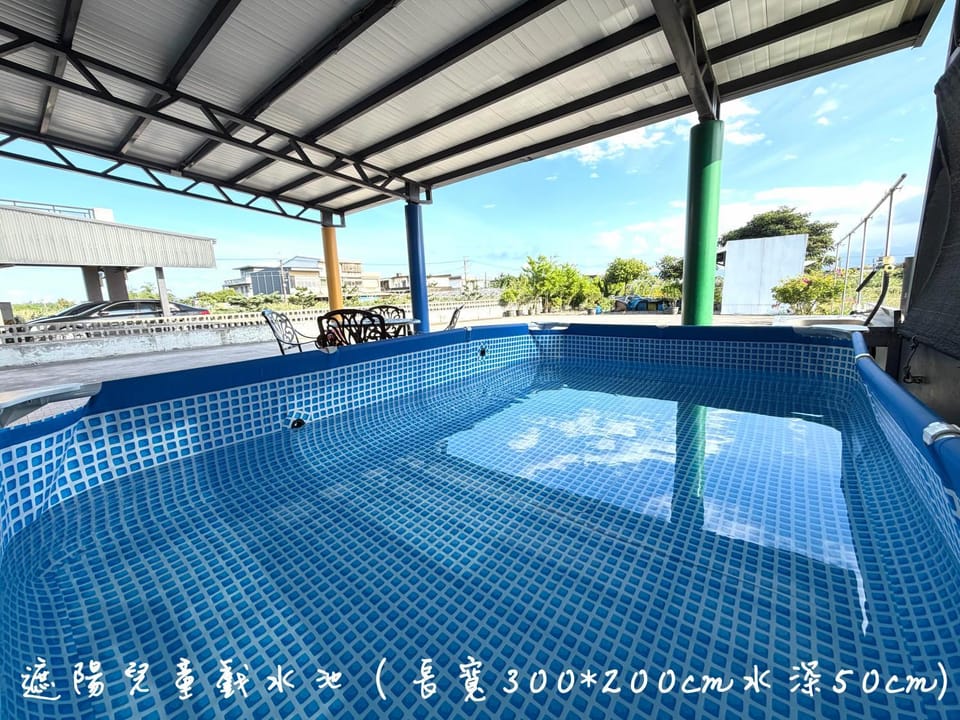 Day, Swimming pool