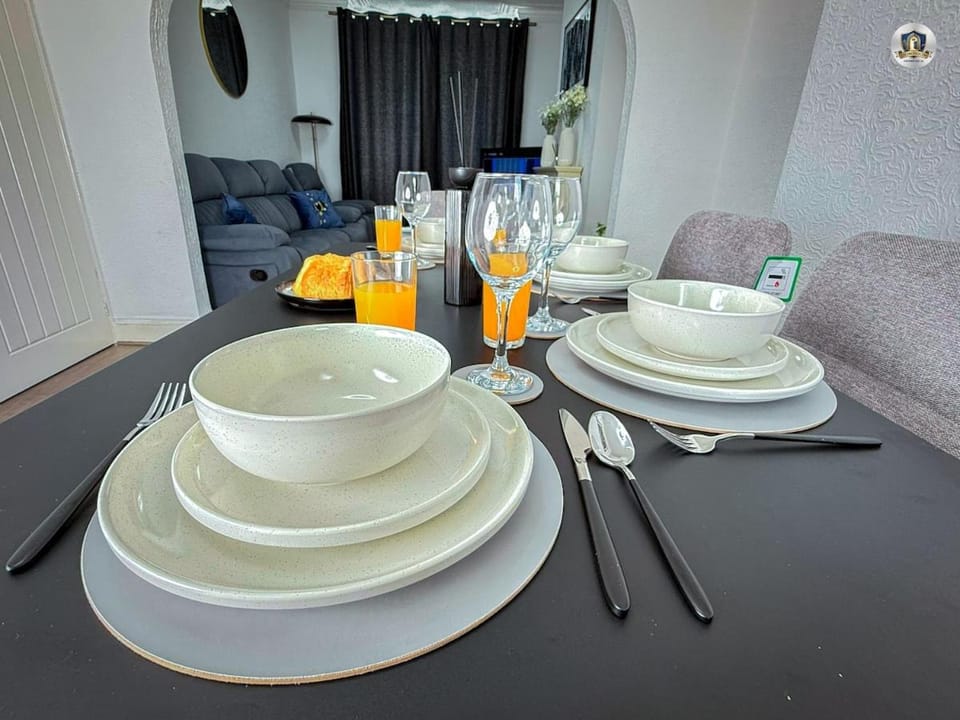 Doncaster 3 Big Bed House -Contractors & Families House in Doncaster