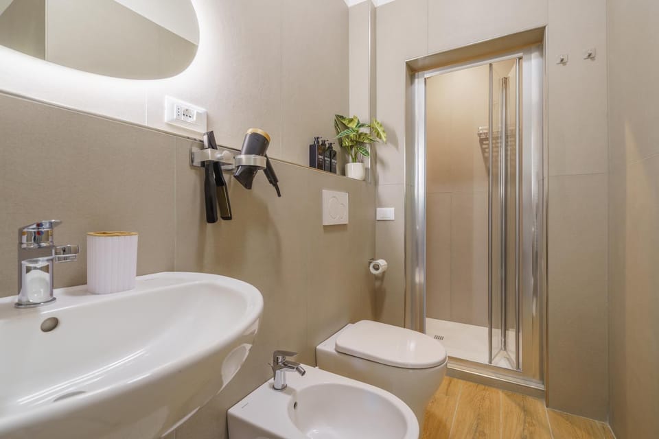 Shower, Toilet, Bathroom, towels