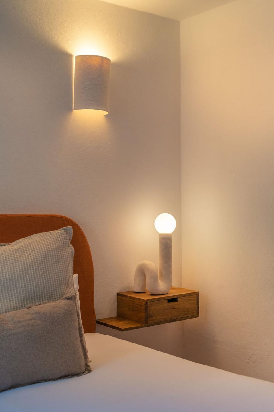 Bed, Seating area, Bedroom