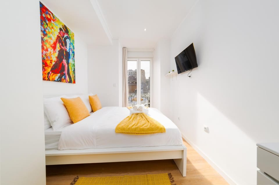 Room With AC and Private WC - Intendente Metro Station Bed and Breakfast in Lisbon