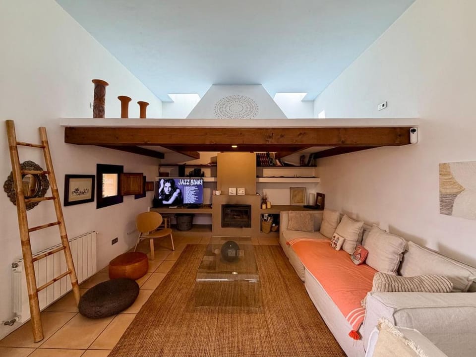 Villa in Ibiza with Pool, garden, 3 bedrooms Villa in Ibiza