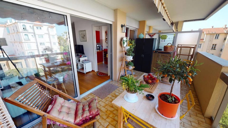 48M - Grand studio avec alcôve et terrasse Apartment in Menton