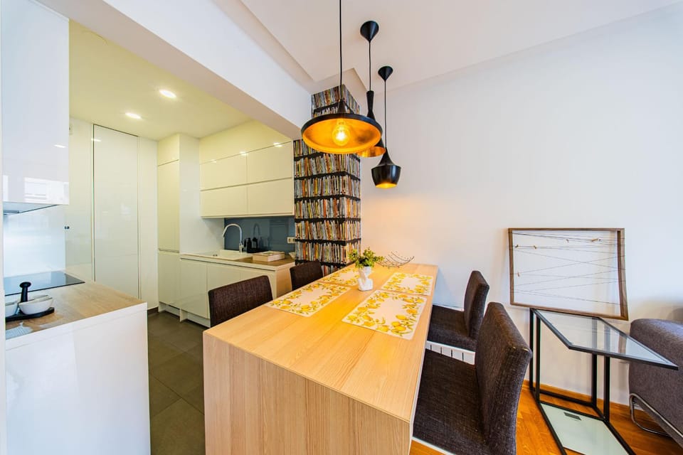 Kitchen or kitchenette, Dining area, oven, stove