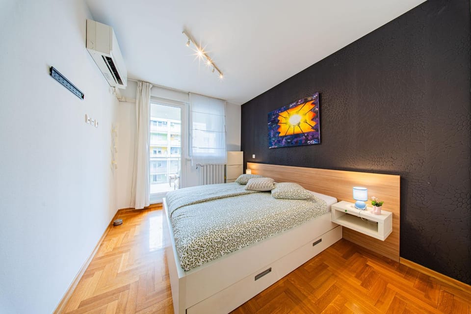 Bed, Bedroom, air conditioner