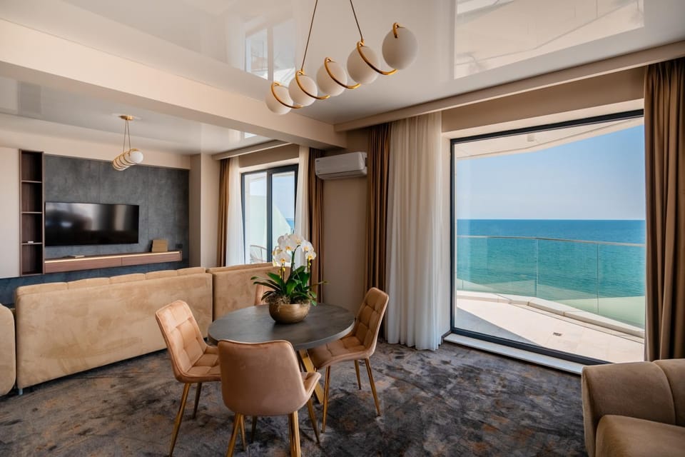 Living room, Dining area, Sea view
