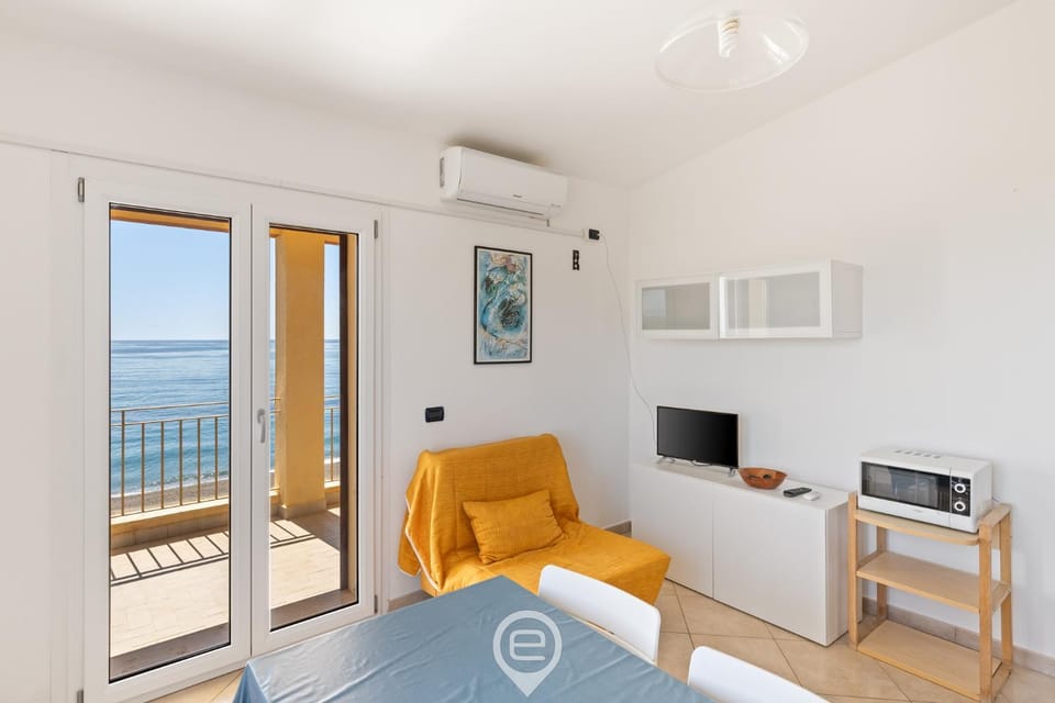 Estay - Is Feminas 43 - Holiday on the Beach Apartment in Sardinia