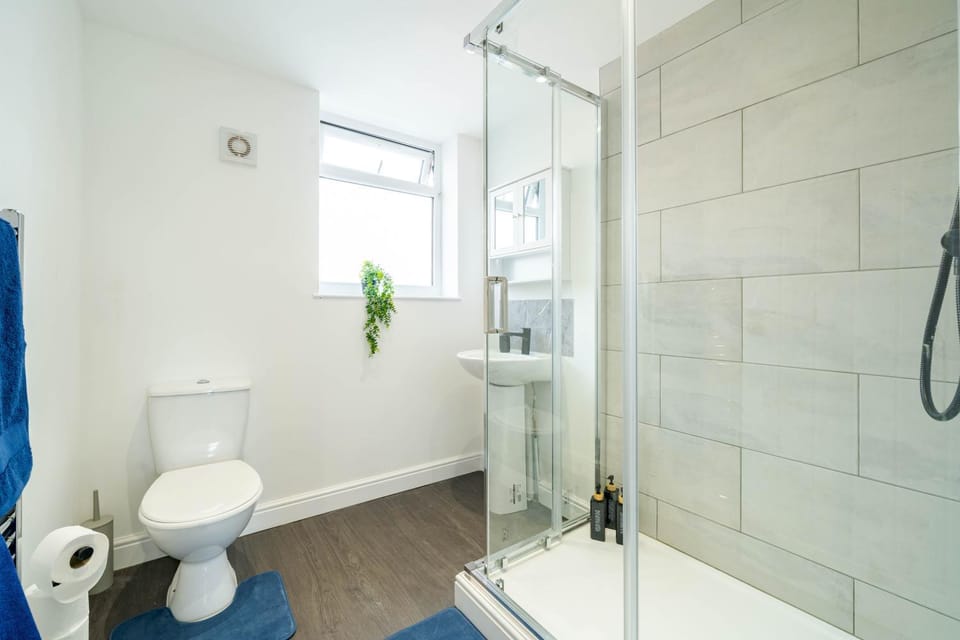 Shower, Toilet, Bathroom
