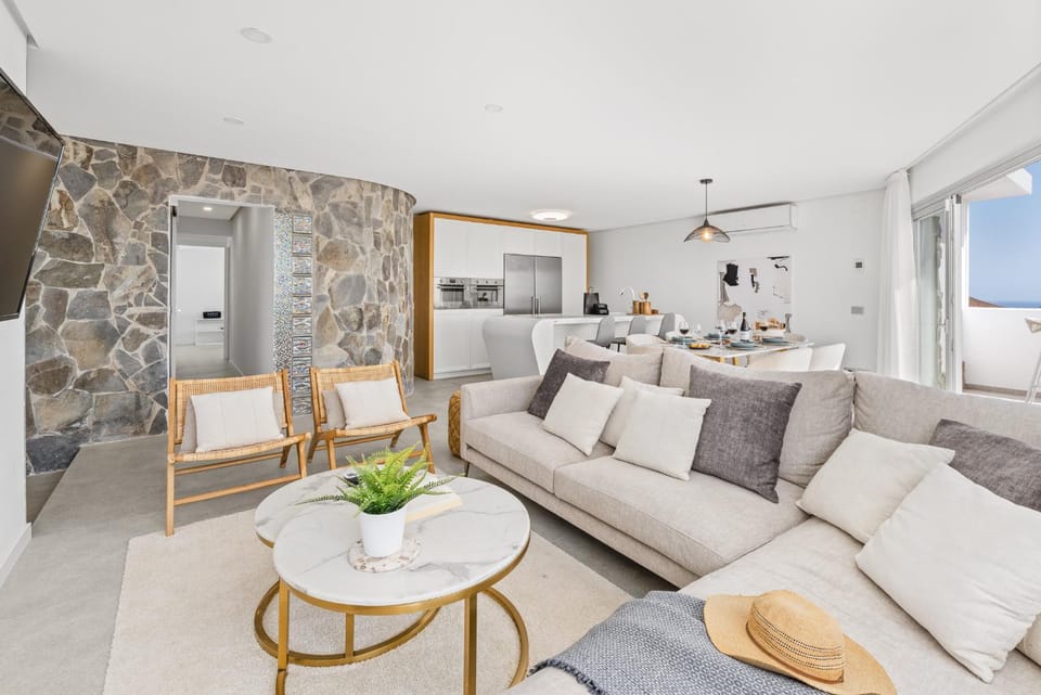 Kitchen or kitchenette, Living room, Seating area