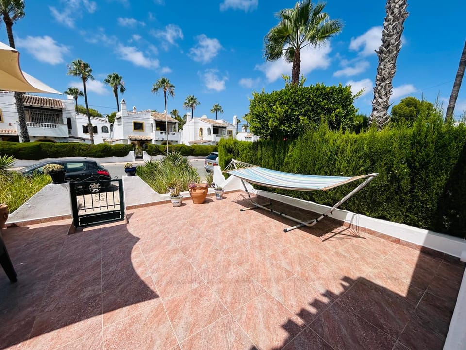 Évasion en famille à Orihuela Costa - Bungalow spacieux avec terrasses et vue sur piscine Apartment in Vega Baja del Segura