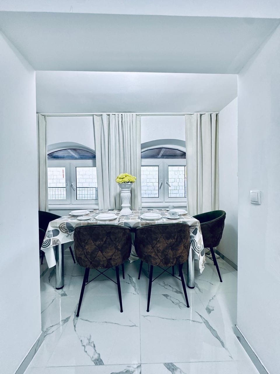 Seating area, Dining area