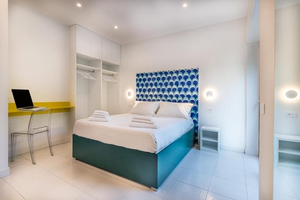 Bed, Day, Decorative detail, Bedroom, flat iron, towels, wardrobe
