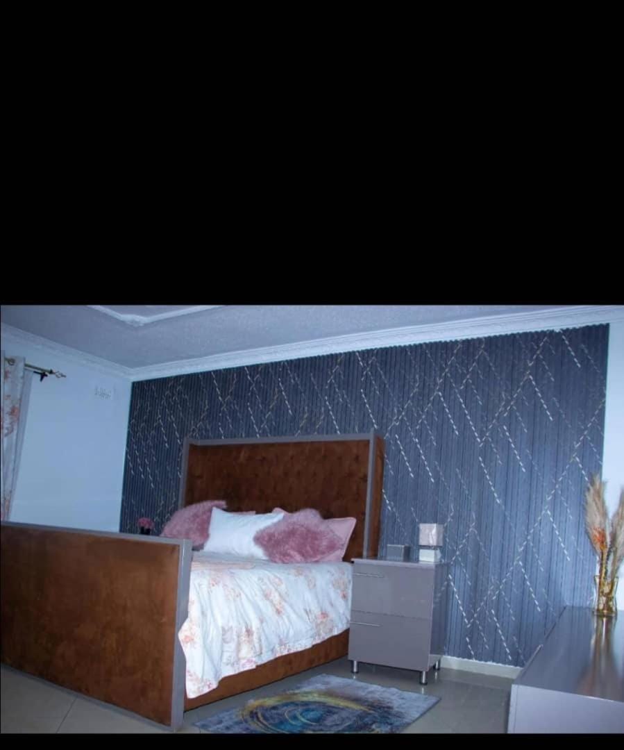 Southerton Luxury 4 bedroom holiday home House in Harare