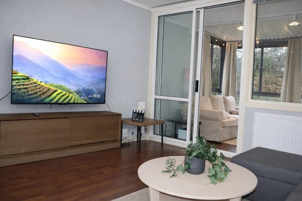 TV and multimedia, Living room, Seating area