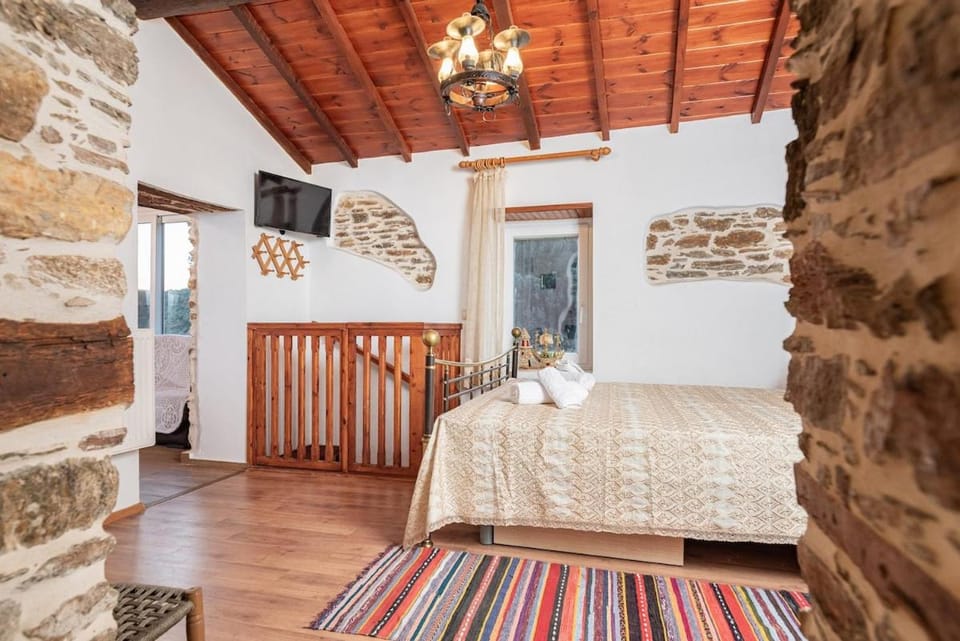 Mulberry Cottage House in Samos, Greece
