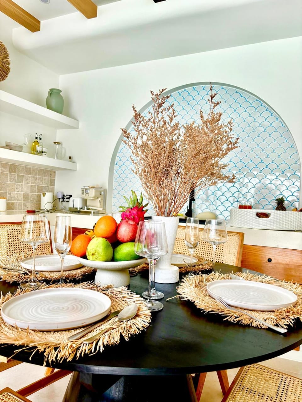 Kitchen or kitchenette, Dining area