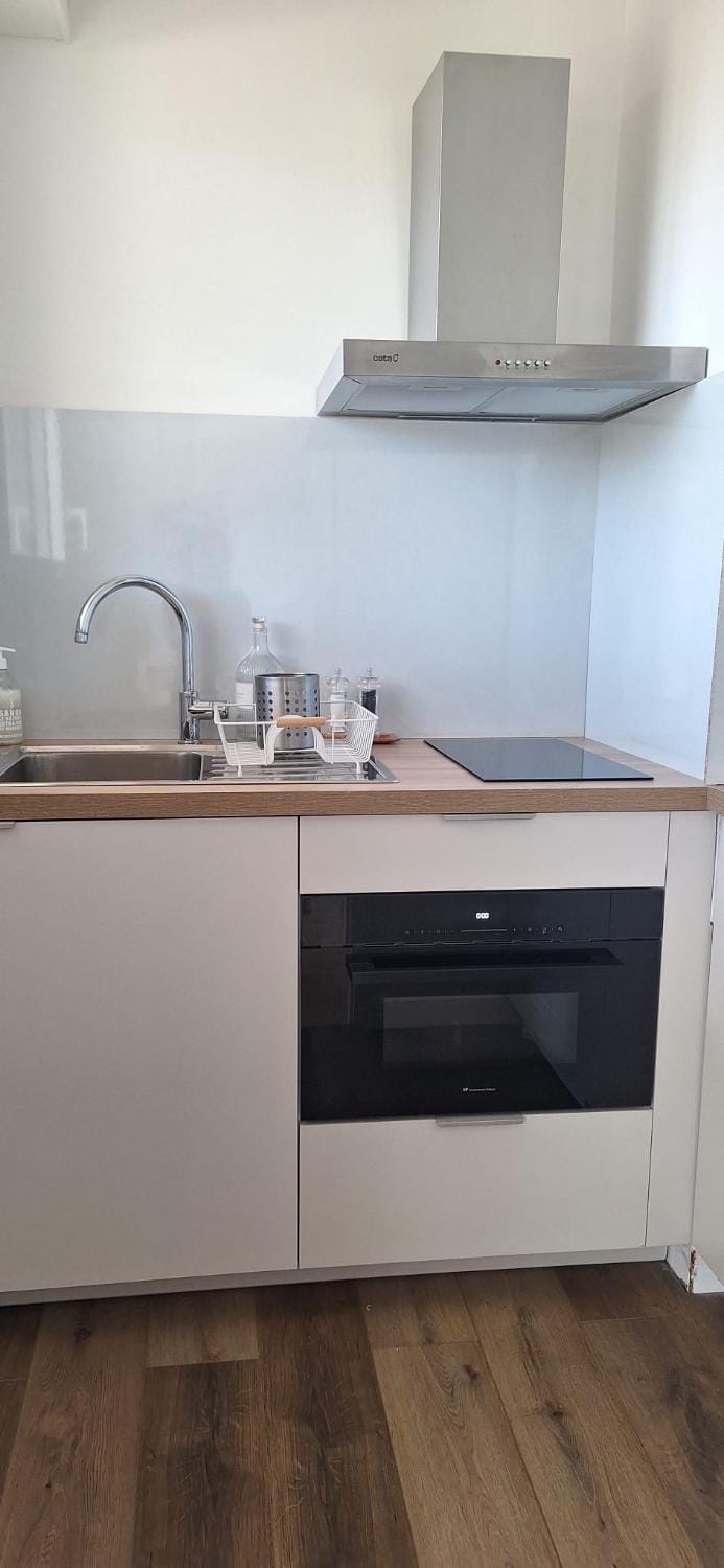 Kitchen or kitchenette, oven, stove