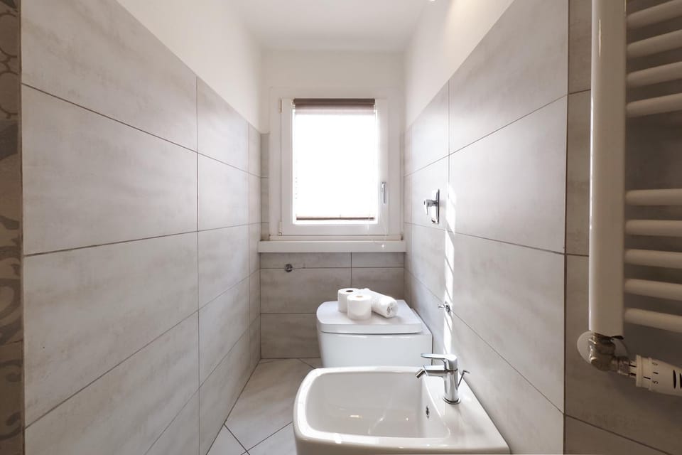 Toilet, Bathroom, towels