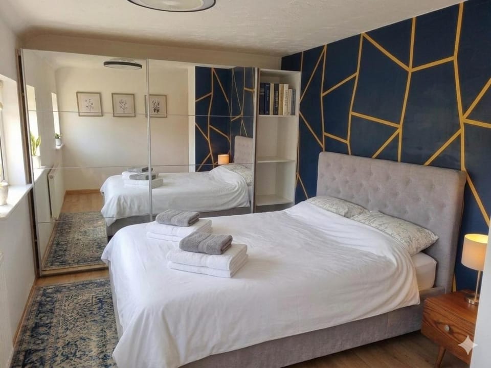 Cosy & Modern North Cotswold Retreat with Hot Tub House in Wychavon District